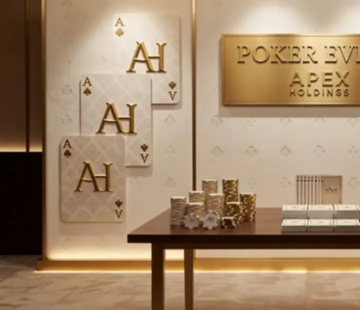 Spersonalizowana dekoracja pokerowego stołu z dopasowaną identyfikacją wizualną
